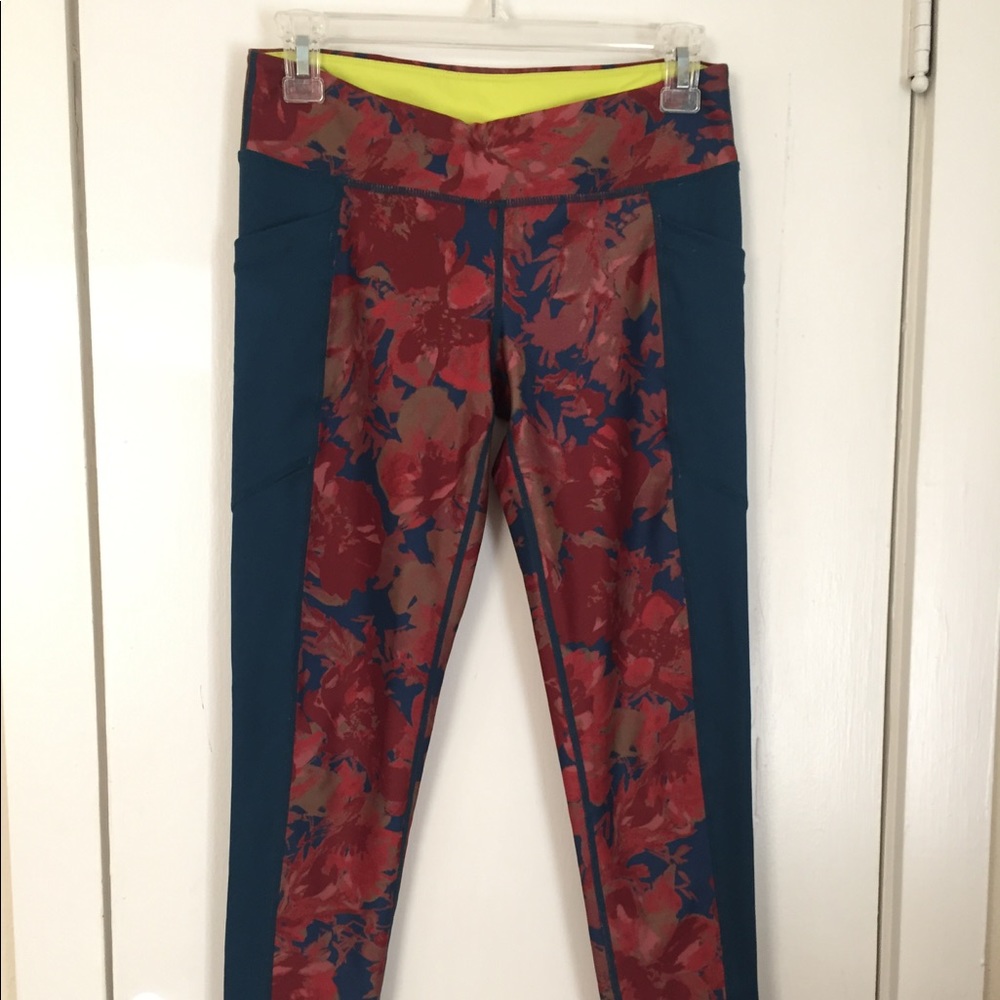 Urban Outfitters Floral Leggings W/ POCKETS✨